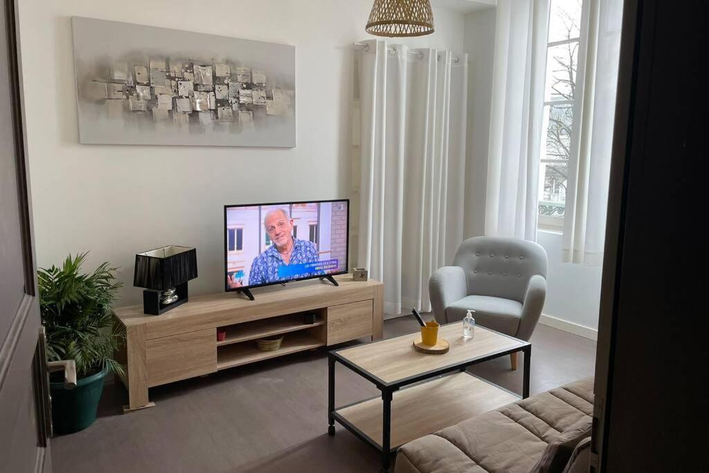 Logement Entier 33 M2 A ポー エクステリア 写真